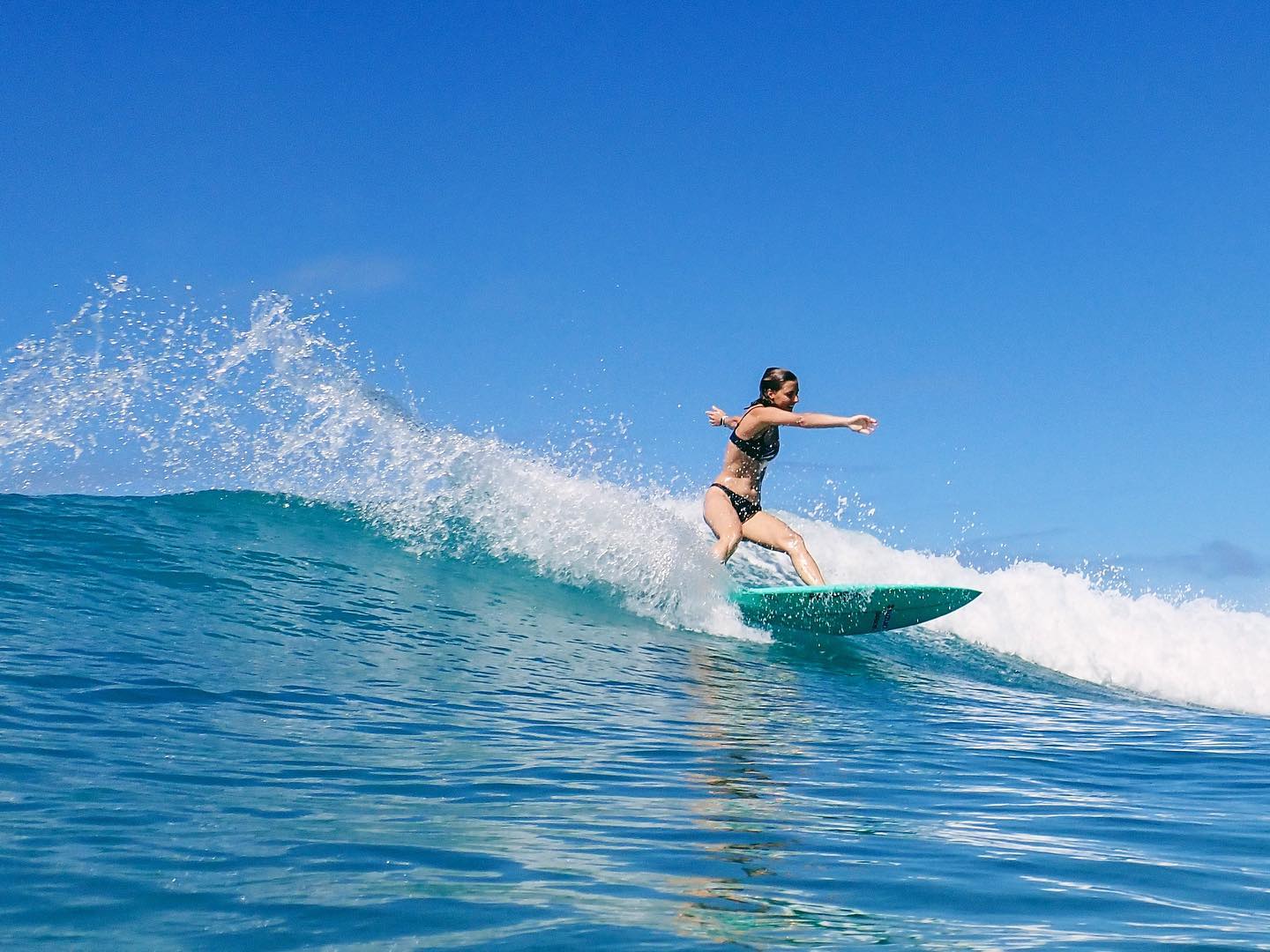 Actuación consistente en surf